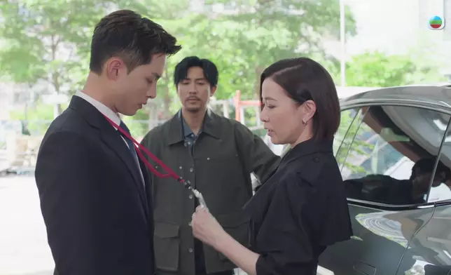 阿佘的頂級霸氣，再度深深吸引網民。