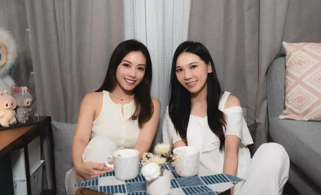 鄧洢玲與黄合秀合體推出全新Podcast節目《夜闌人靜 Small Talk》。