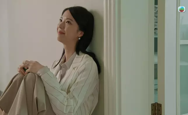 只係一諗番起仰天，佢又笑番。