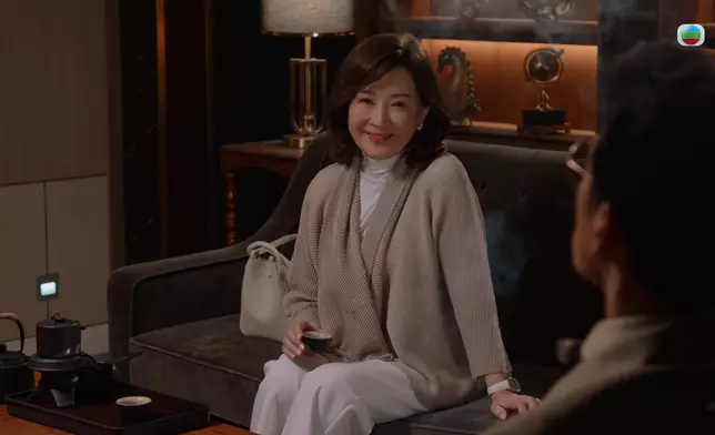 「沉底鱷」真身原來是看似溫文委婉、公平公正的「秋伯娘」！