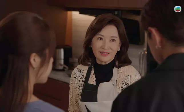 未揭底牌前嘅秋伯娘，絕對人畜無害咁款。