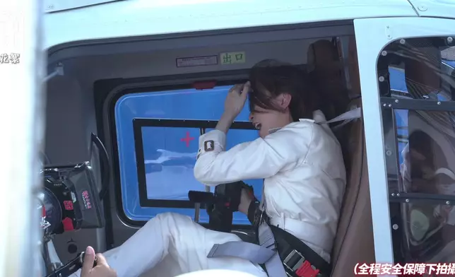 逼真到頭髮同啲咪全線移位同亂晒。