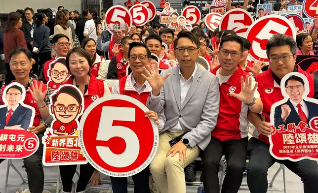 5號陸頌雄與助選團隊。巴士的報記者攝