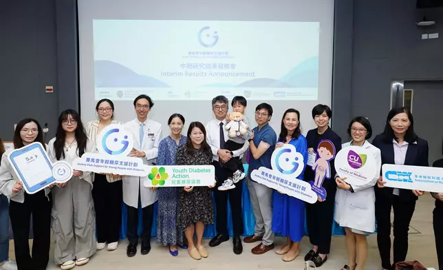 中大醫學院研究發現，糖尿病患者持續使用「連續血糖監測儀」，可減少因低血糖或高血糖引發的嚴重併發症及住院風險。中大醫學院圖片