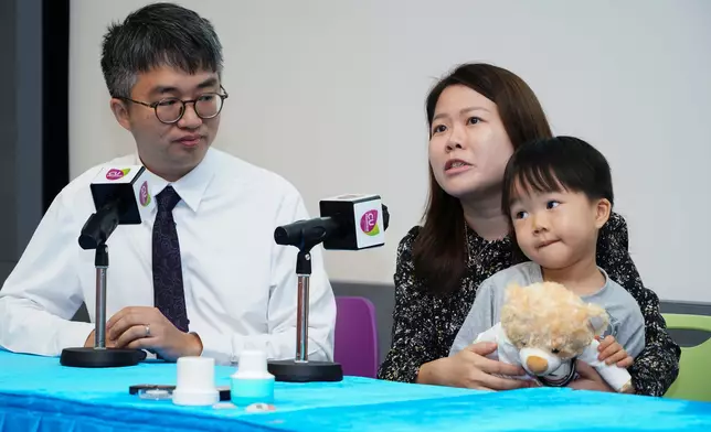 中大醫學院研究發現，糖尿病患者持續使用「連續血糖監測儀」，可減少因低血糖或高血糖引發的嚴重併發症及住院風險。中大醫學院圖片