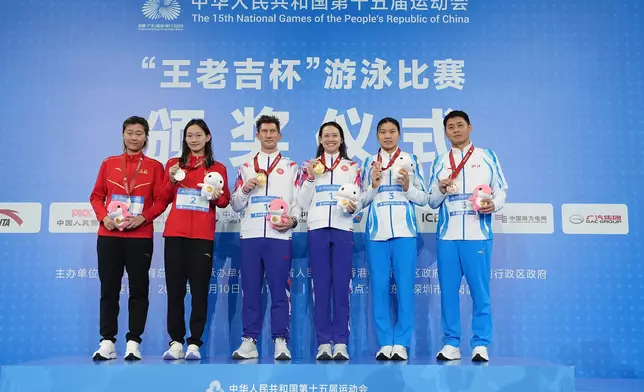 香港泳手何詩蓓在十五運會女子200米自由泳決賽，奪得冠軍 。新華社圖片