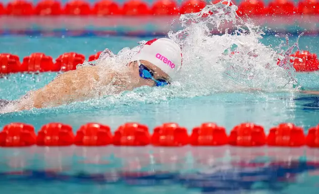 香港泳手何詩蓓在十五運會女子200米自由泳決賽，奪得冠軍 。新華社圖片