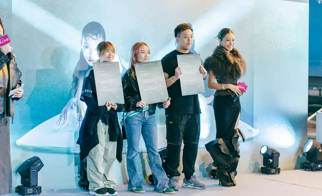 大會找來三位由JACE出道一直支持至今的忠實粉絲上台。