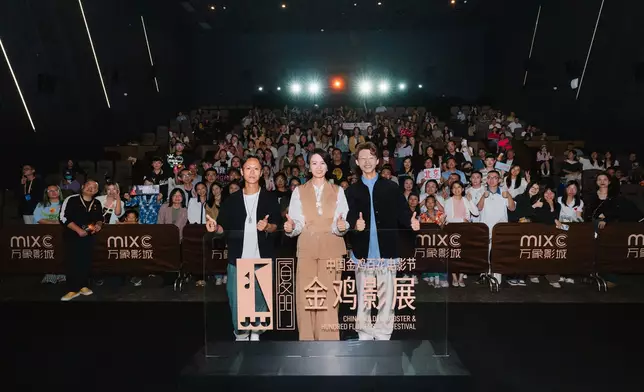 導演黃柏基聯同主演梁詠琪及陳湛文出席2025年金雞百花電影節開幕。