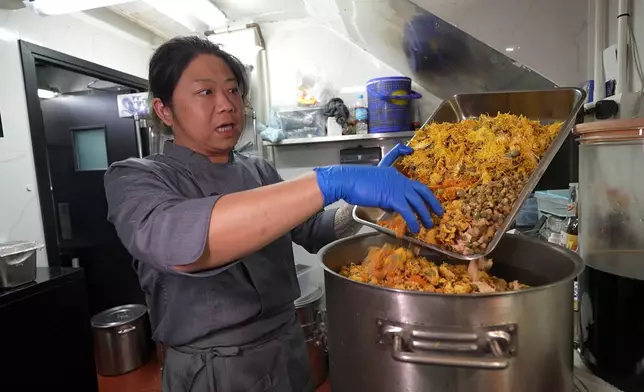 自家製菊花茶為小店另一賣點。