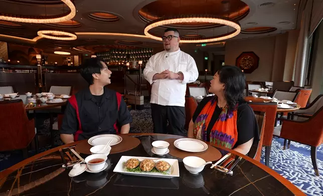 Agnes、Arthur到訪小胖師傅主理的海鮮餐廳。