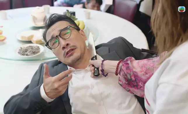 為咗拍攝效果，近鏡係用真刀拍攝，兩位演員鏡頭前後表現亦都好專業。