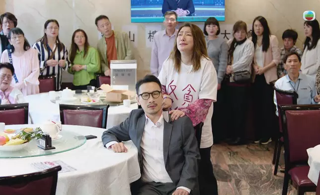 關寶慧亦演活了芬姐無助又淒苦的一面。