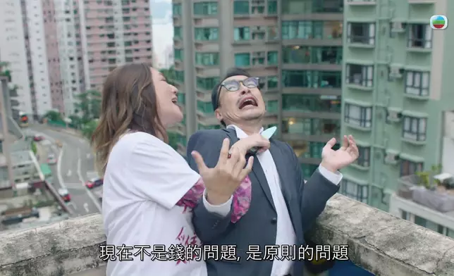 呢幕危站天台邊緣又係好激。