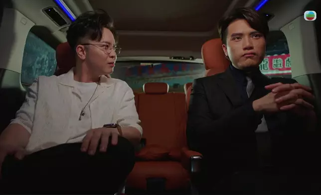 呢場戲，唐嘉麟聽到六千萬鬼咁掙扎、又貪貪心心咁樣，加上佢角色個底好花，網民都覺得佢會出賣陳曉華。