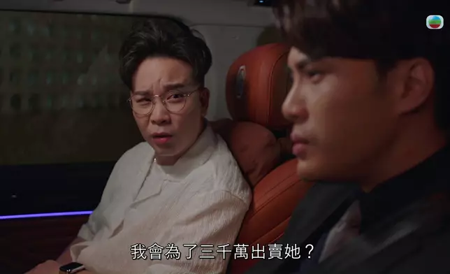 呢場戲，唐嘉麟聽到六千萬鬼咁掙扎、又貪貪心心咁樣，加上佢角色個底好花，網民都覺得佢會出賣陳曉華。