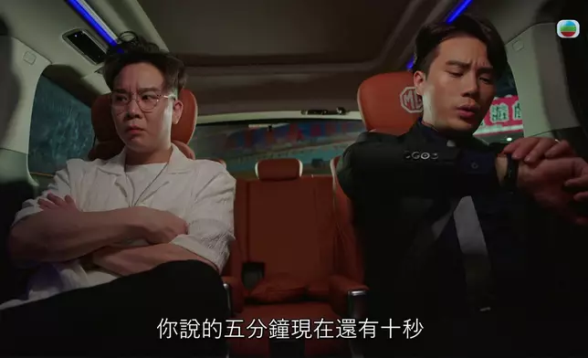 呢場戲，唐嘉麟聽到六千萬鬼咁掙扎、又貪貪心心咁樣，加上佢角色個底好花，網民都覺得佢會出賣陳曉華。