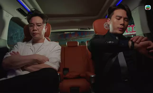 呢場戲，唐嘉麟聽到六千萬鬼咁掙扎、又貪貪心心咁樣，加上佢角色個底好花，網民都覺得佢會出賣陳曉華。