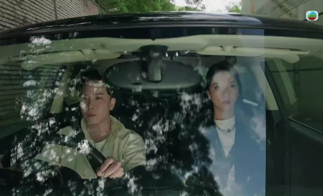 陳曉華嘅激動演繹，令到唐嘉麟呢幕嘅死更摧淚。