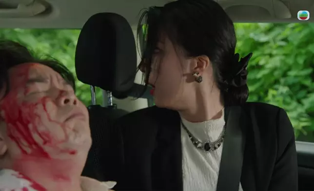 陳曉華嘅激動演繹，令到唐嘉麟呢幕嘅死更摧淚。