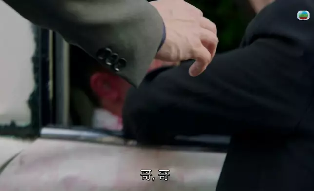 高深嘅愛，由隻手到表情都睇得出好含蓄。