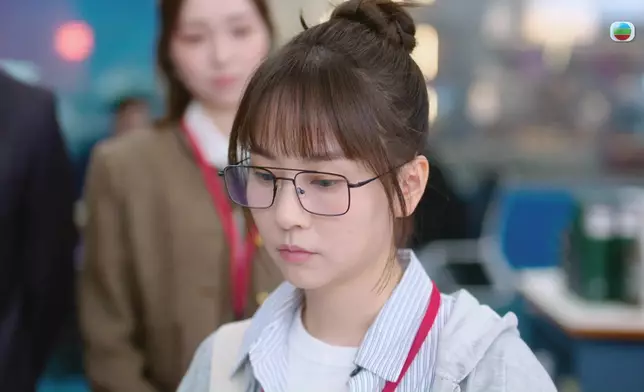 谷婭溦呢個Look勁有新鮮感。