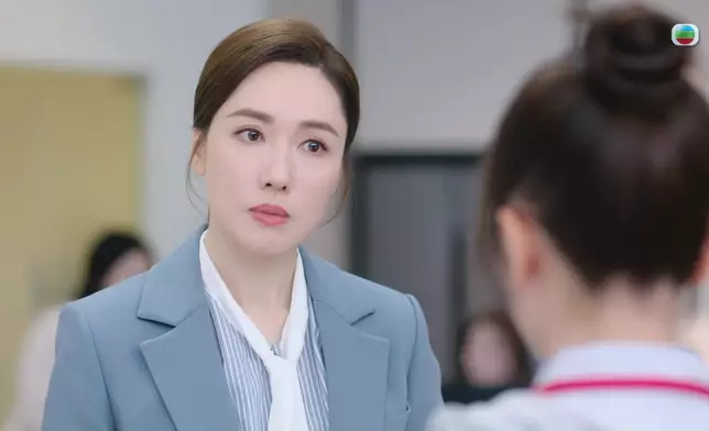 谷婭溦呢個Look勁有新鮮感。