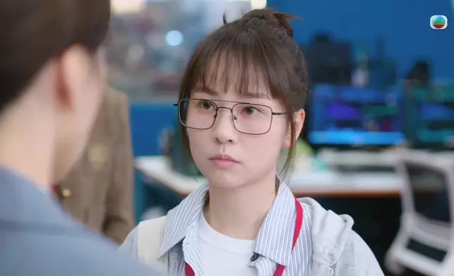 谷婭溦呢個Look勁有新鮮感。