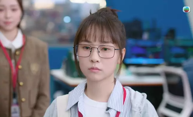 谷婭溦呢個Look勁有新鮮感。