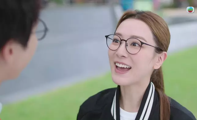 見到敏奕嘅甜笑，就好似見到Sunshine咁。