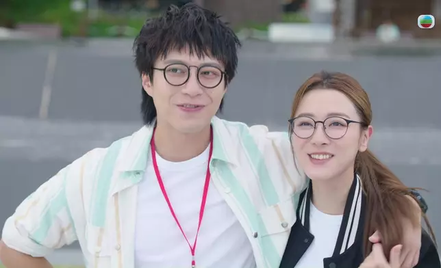 見到敏奕嘅甜笑，就好似見到Sunshine咁。