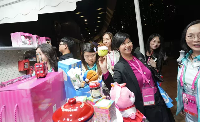 何永賢 Winnie Ho FB