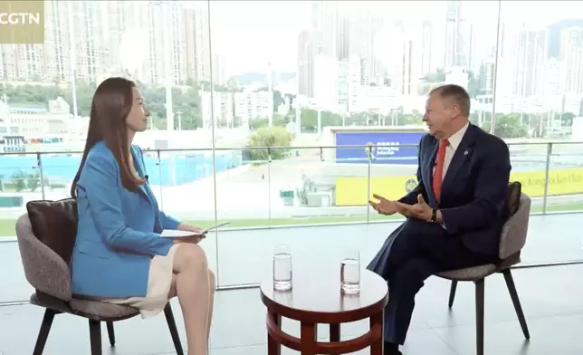 馬會行政總裁應家柏接受中央電視台中國環球電視網訪問。訪問片段截圖