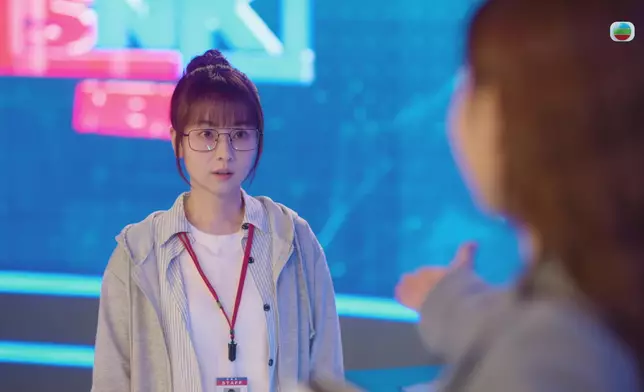 家妍雖然成日硬繃繃，呢一季又玩多咗辦公室政治，但佢依然係忠於新聞，而且對下屬亦好公道，做得好唔介意公開點讚，小天睇嚟前途無限。