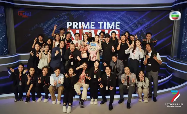 昨晚官方公開《新聞女王²》插曲MV，當中曝光了不少珍貴片段。