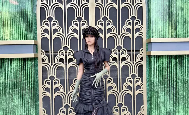 Marf化身「壞女巫」驚喜現身《魔法壞女巫：第二章》新加坡首映。