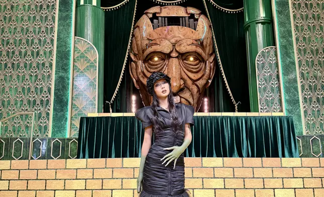 Marf化身「壞女巫」驚喜現身《魔法壞女巫：第二章》新加坡首映。