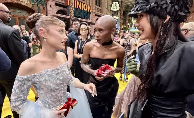 Marf與偶像Ariana Grande夢幻同框。