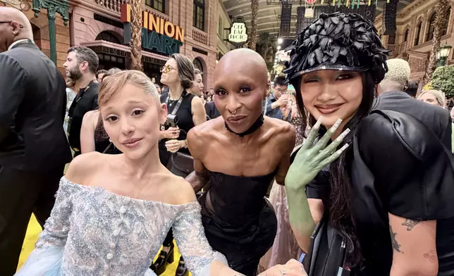 Marf與偶像Ariana Grande夢幻同框。