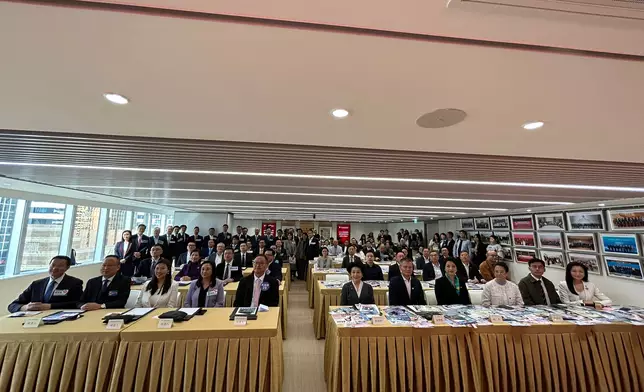 香港中華聯誼會星期五（11月14日）舉辦立法會候選人見面會。巴士的報記者攝