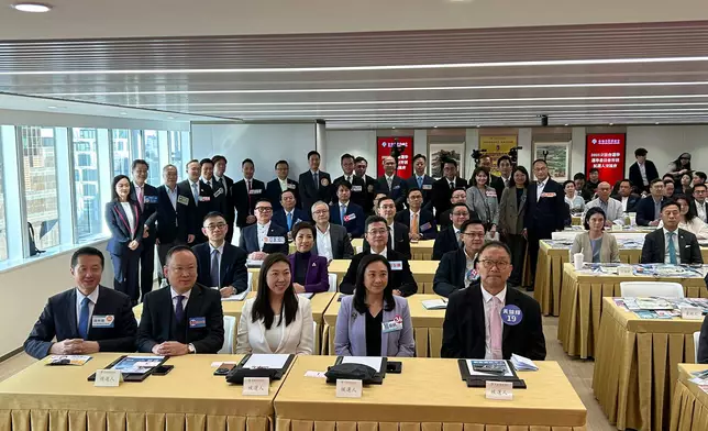 香港中華聯誼會星期五（11月14日）舉辦立法會候選人見面會。巴士的報記者攝