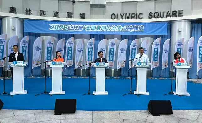 候選人出席論壇。巴士的報記者攝