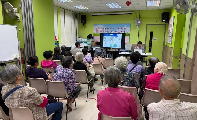 衞生防護中心與東區民政事務處在興東邨興康樓地下香港西區婦女福利會關啟明紀念松鶴老人中心合辦有關預防基孔肯雅熱的教育講座。衞生防護中心FB