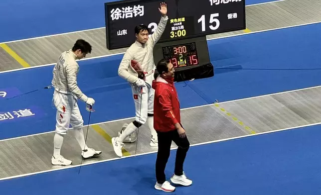 何思朗奪得男子佩劍個人賽銀牌。Rosanna Law FB