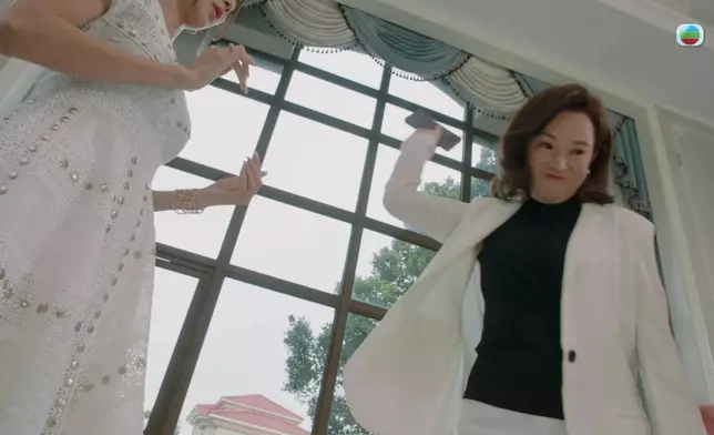 龔姐瘋狂連環發癲真係好好睇。