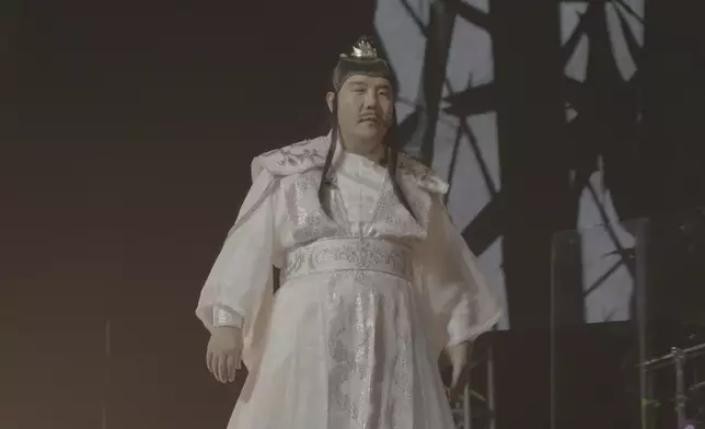 「中年大俠都是這樣失戀的」環節，劉洋化身「劉小鳳」、鄭浚承則是「鄭英雄」。