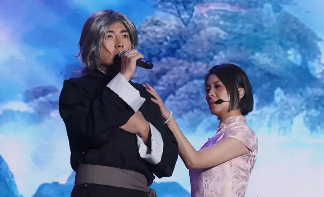 「中年大俠都是這樣失戀的」環節，劉洋化身「劉小鳳」、鄭浚承則是「鄭英雄」。