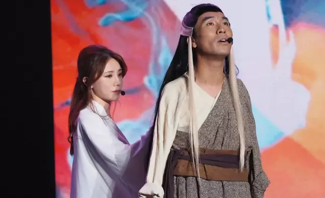 李金凱扮「楊過」現身台上。