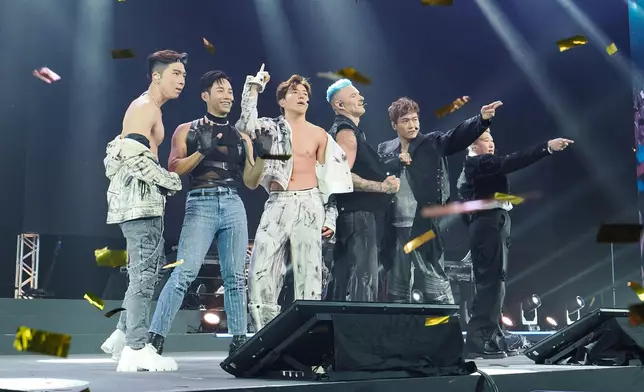 趙浚承、占士丁丁、羅逸軒、陸東成、陳溢光及李創偉大騷肌肉跳唱《失憶諒解備忘錄》。