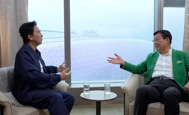 甄子丹回憶起當時最窮的時候，銀行戶口裡僅剩下100元，令馬時亨也感到震驚。